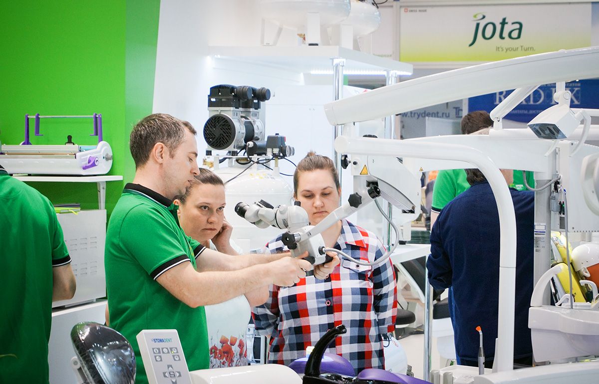 Стенд компании GREEN DENT на выставке Дентал Салон 2019_012