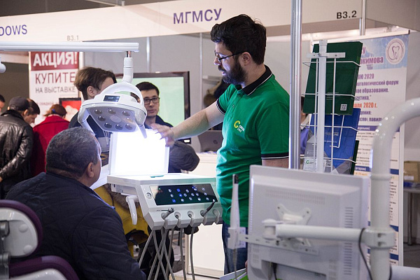 Стенд компании GREEN DENT на выставке Дентал-Ревю 2020-07.jpg